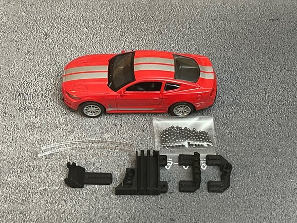 Ford Mustang rot 1:43 + Universal Adapter