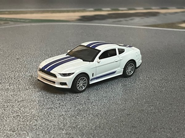 Ford Mustang weiss 1:43 + Universal Adapter
